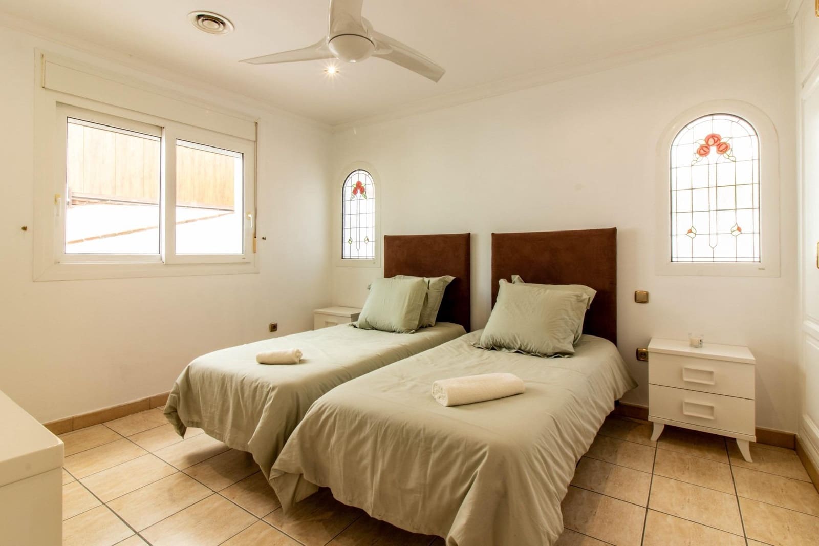 4 bedroom Villa for sale in Manilva with pool - € 1,299,500 (Ref: 9369128)