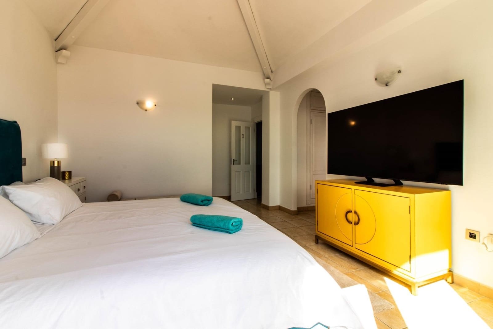 4 bedroom Villa for sale in Manilva with pool - € 1,299,500 (Ref: 9369128)