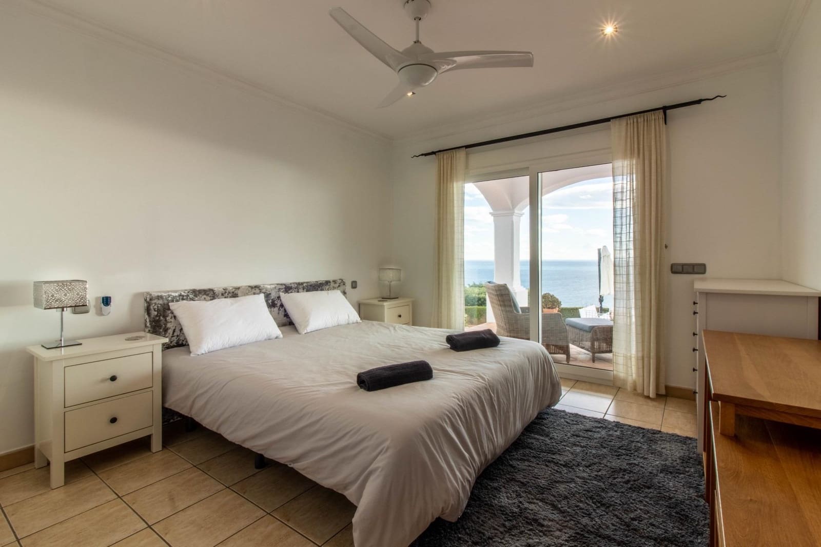 4 bedroom Villa for sale in Manilva with pool - € 1,299,500 (Ref: 9369128)