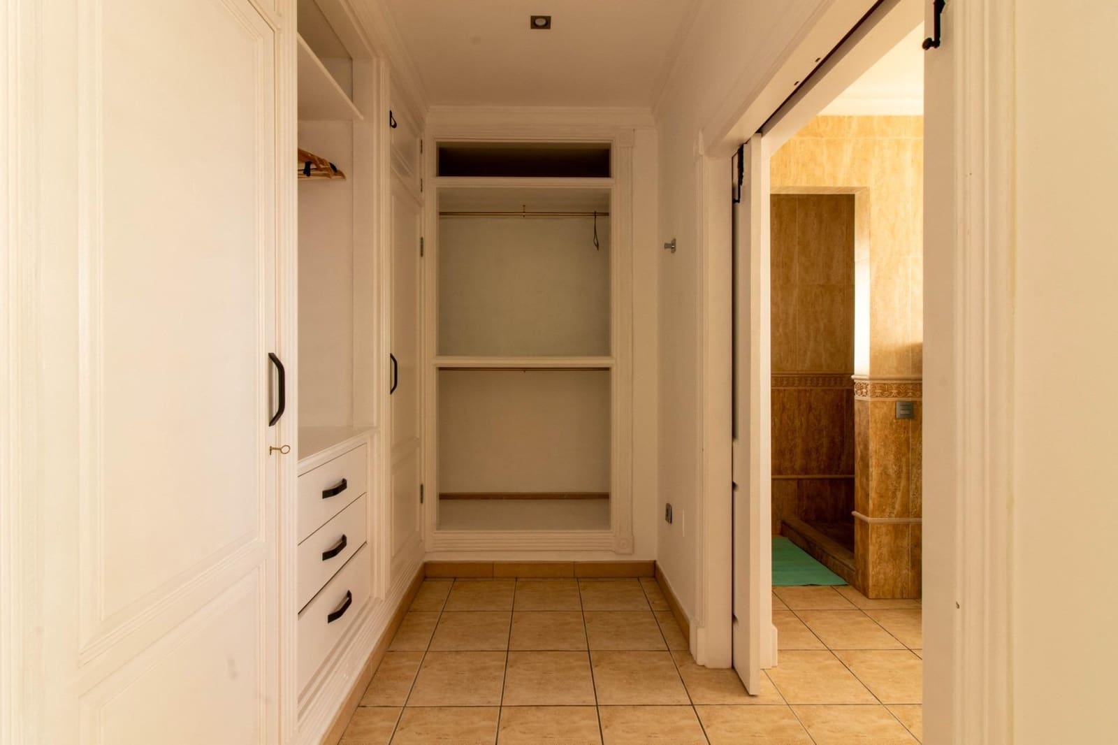 4 bedroom Villa for sale in Manilva with pool - € 1,299,500 (Ref: 9369128)