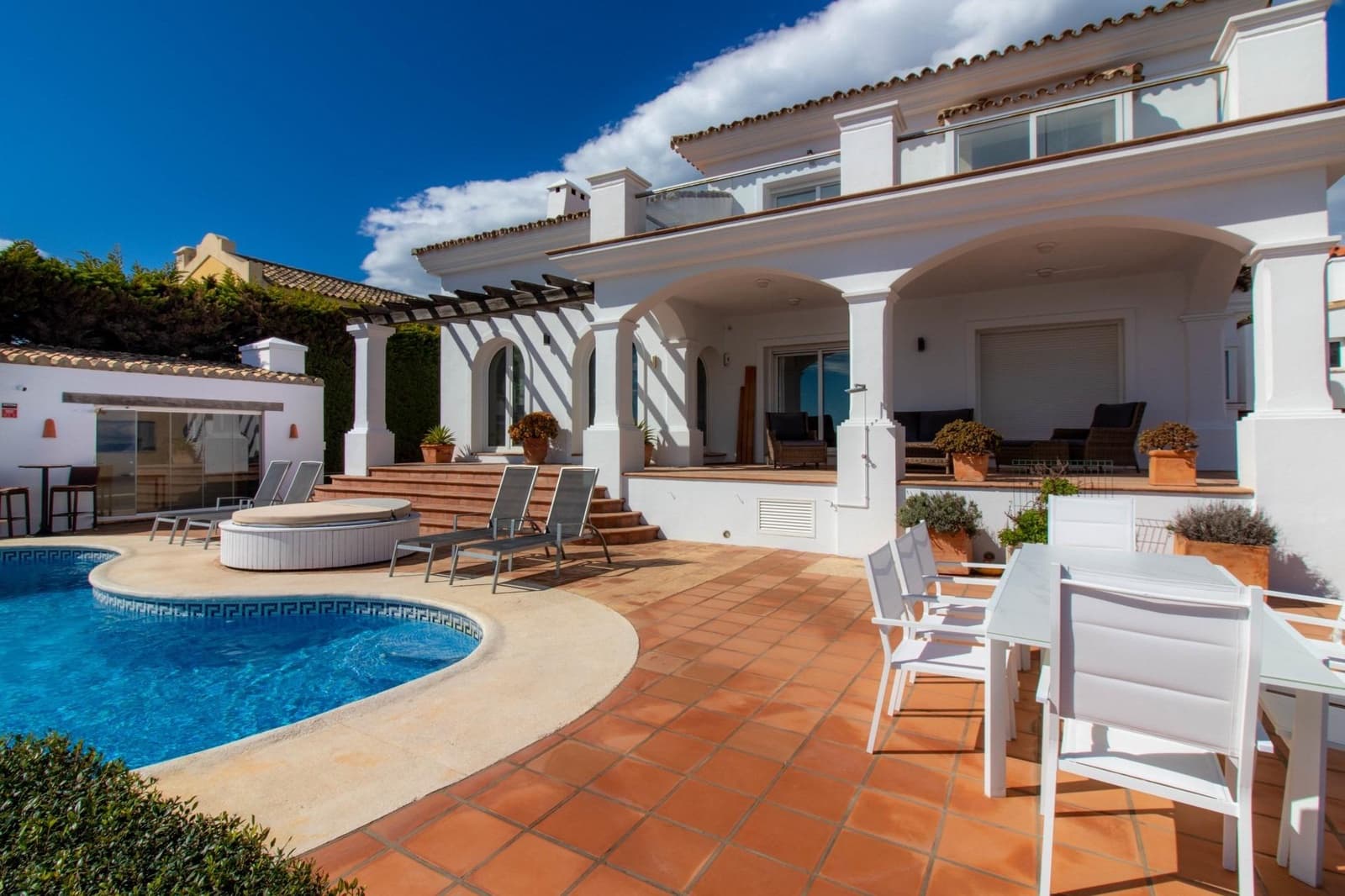 4 bedroom Villa for sale in Manilva with pool - € 1,299,500 (Ref: 9369128)