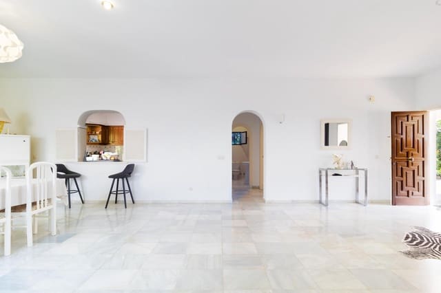 Chalet de 4 habitaciones en Hacienda Las Chapas, Marbella en venta con garaje - 1.263.459 € (Ref: 9369129)