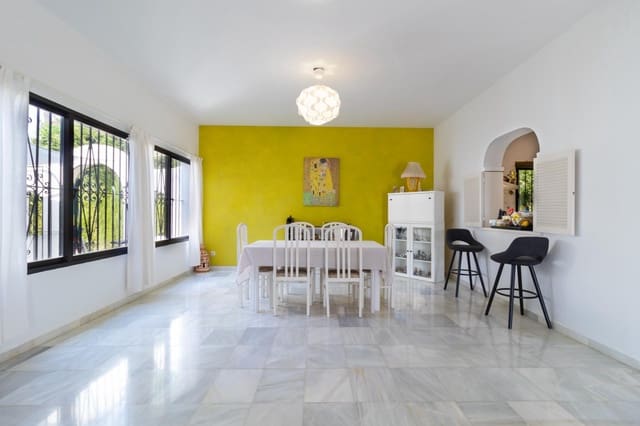 Chalet de 4 habitaciones en Hacienda Las Chapas, Marbella en venta con garaje - 1.263.459 € (Ref: 9369129)