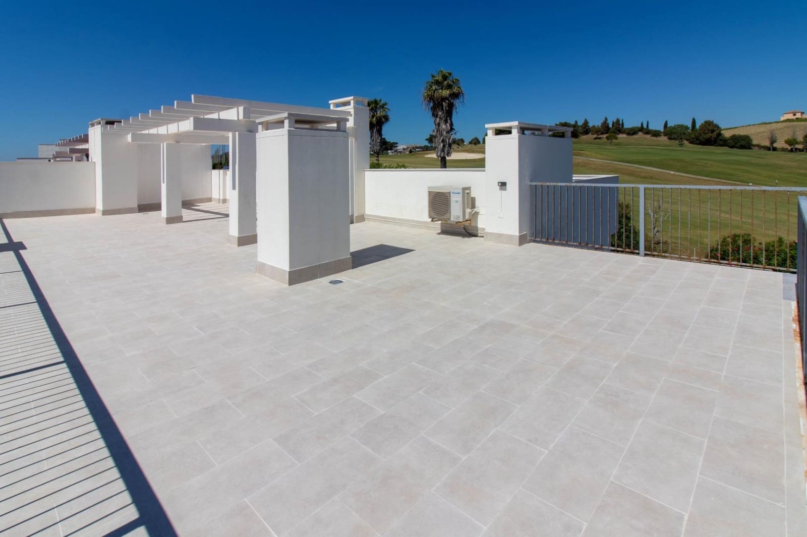 3 sovrum Takvåning till salu i Bahia de Casares med pool garage - 657 112 € (Ref: 9369131)