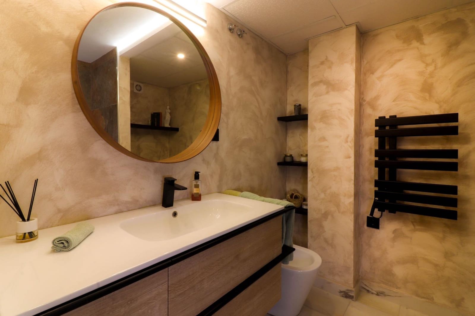 3 bedroom Apartment for sale in Nueva Andalucia with pool - € 750,000 (Ref: 9369132)