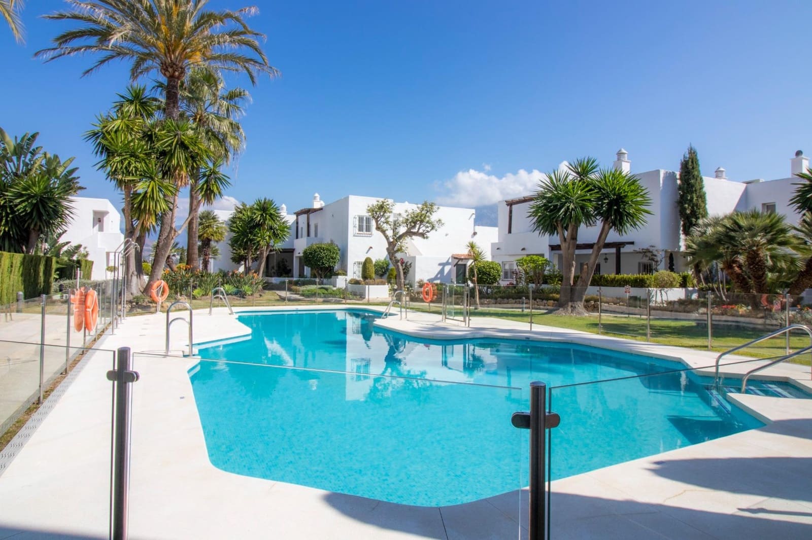 3 bedroom Apartment for sale in Nueva Andalucia with pool - € 750,000 (Ref: 9369132)