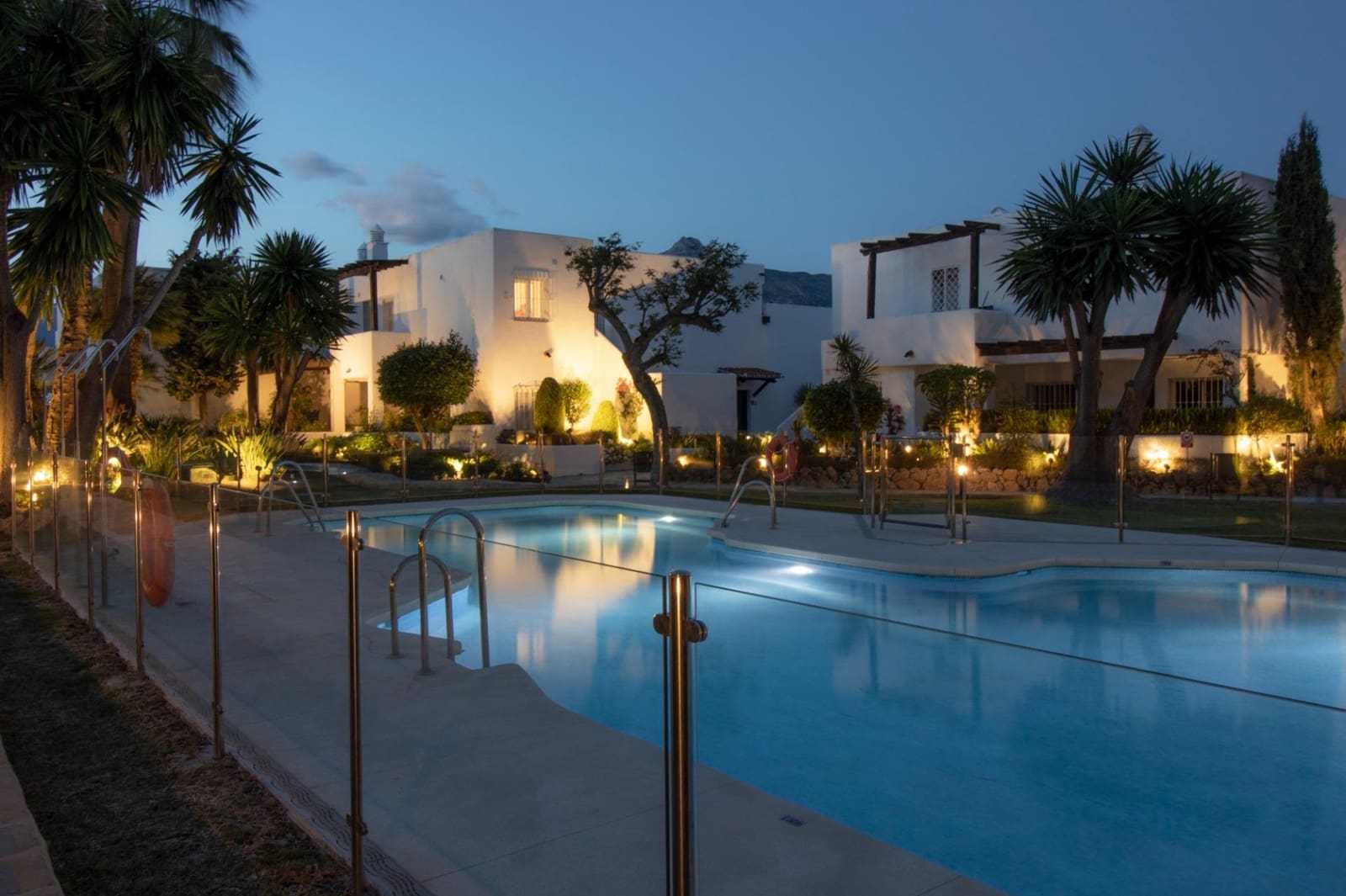 3 bedroom Apartment for sale in Nueva Andalucia with pool - € 750,000 (Ref: 9369132)