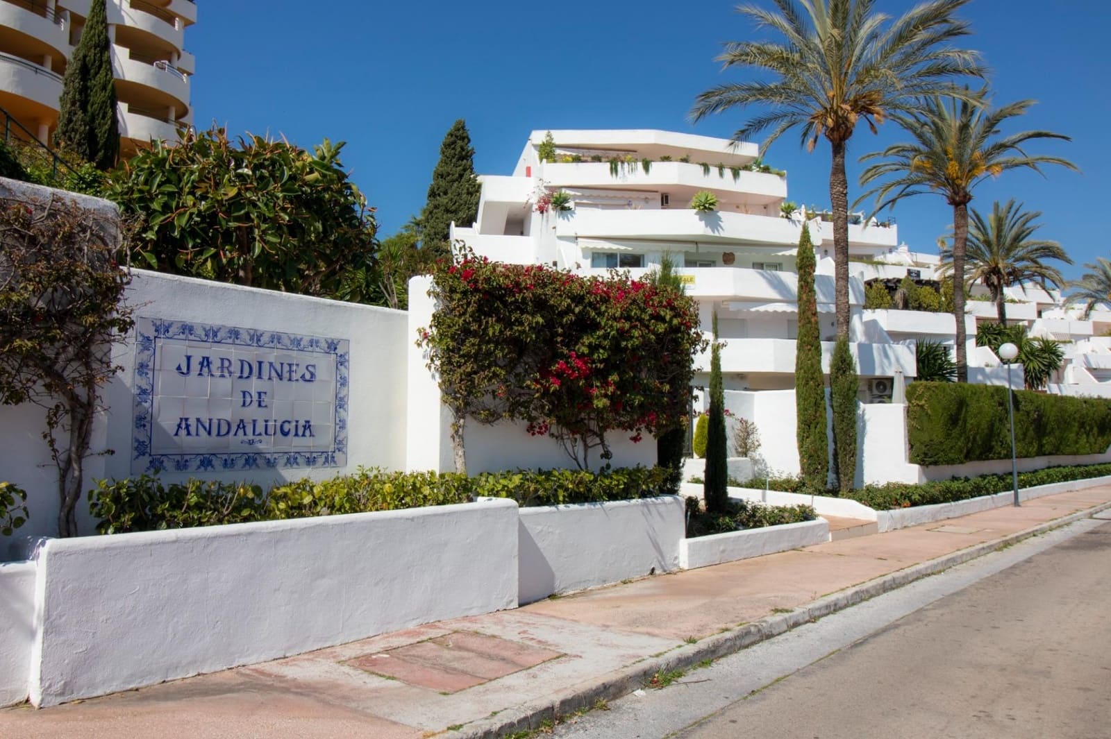 3 bedroom Apartment for sale in Nueva Andalucia with pool - € 750,000 (Ref: 9369132)