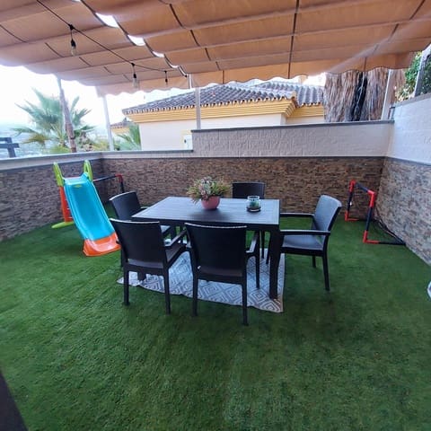 3 makuuhuone Rivitalo myytävänä paikassa Coín mukana uima-altaan 
autotalli - 322 833 € (Ref: 9373938)