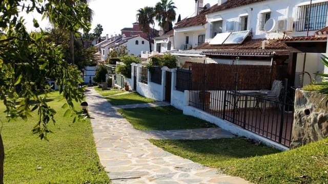 4 bedroom Semi-detached Villa for sale in Marbella with pool - € 921,643 (Ref: 9571133)