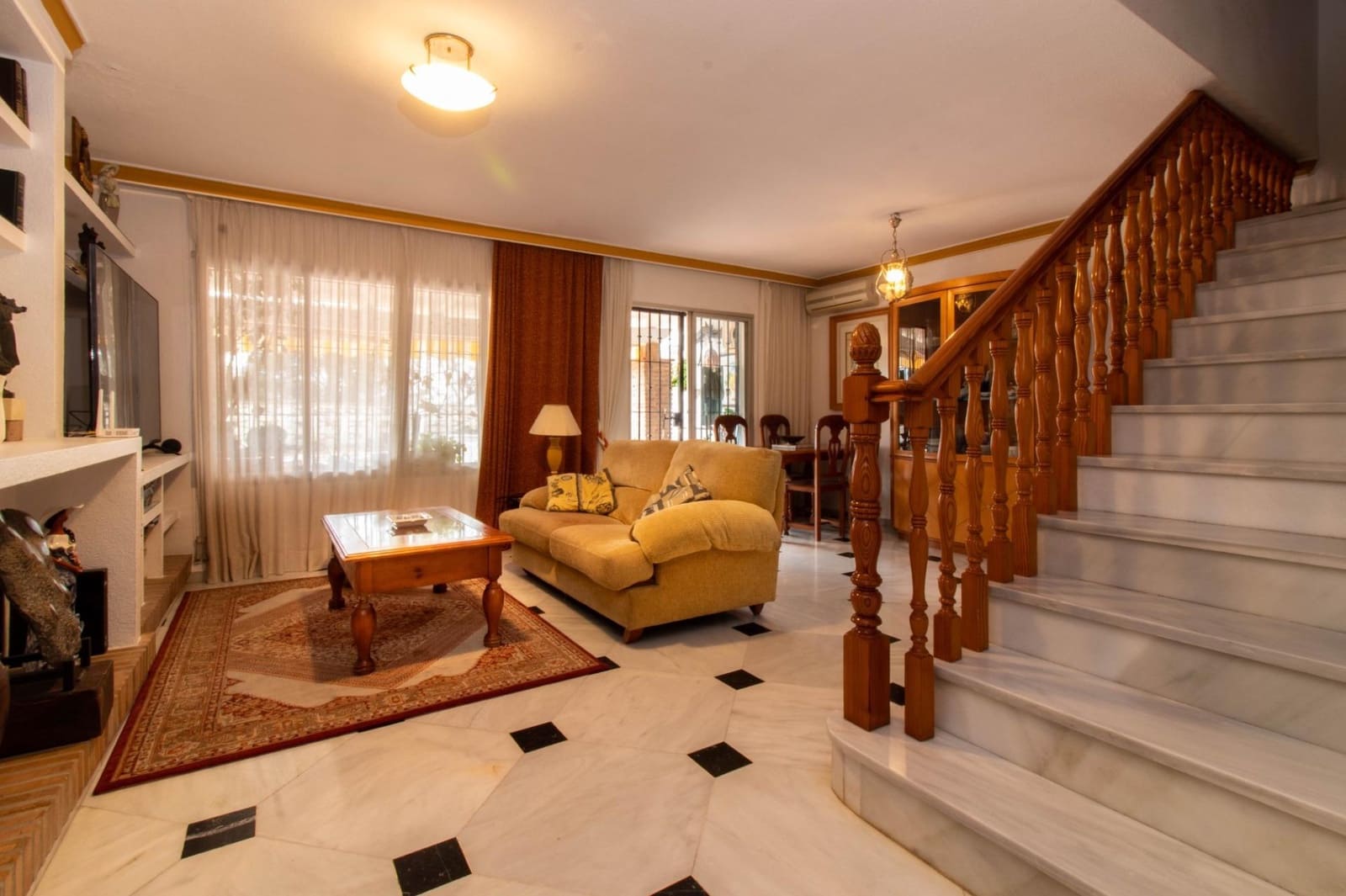 4 chambre Villa/Maison Semi-Mitoyenne à vendre à Marbella avec piscine - 921 643 € (Ref: 9571133)