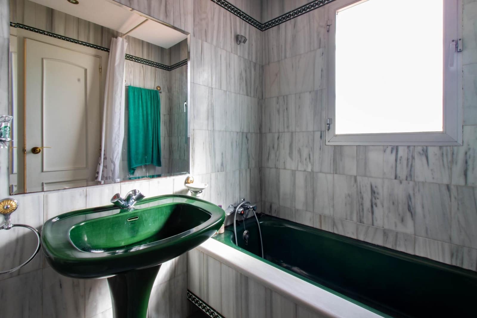 4 bedroom Semi-detached Villa for sale in Marbella with pool - € 921,643 (Ref: 9571133)