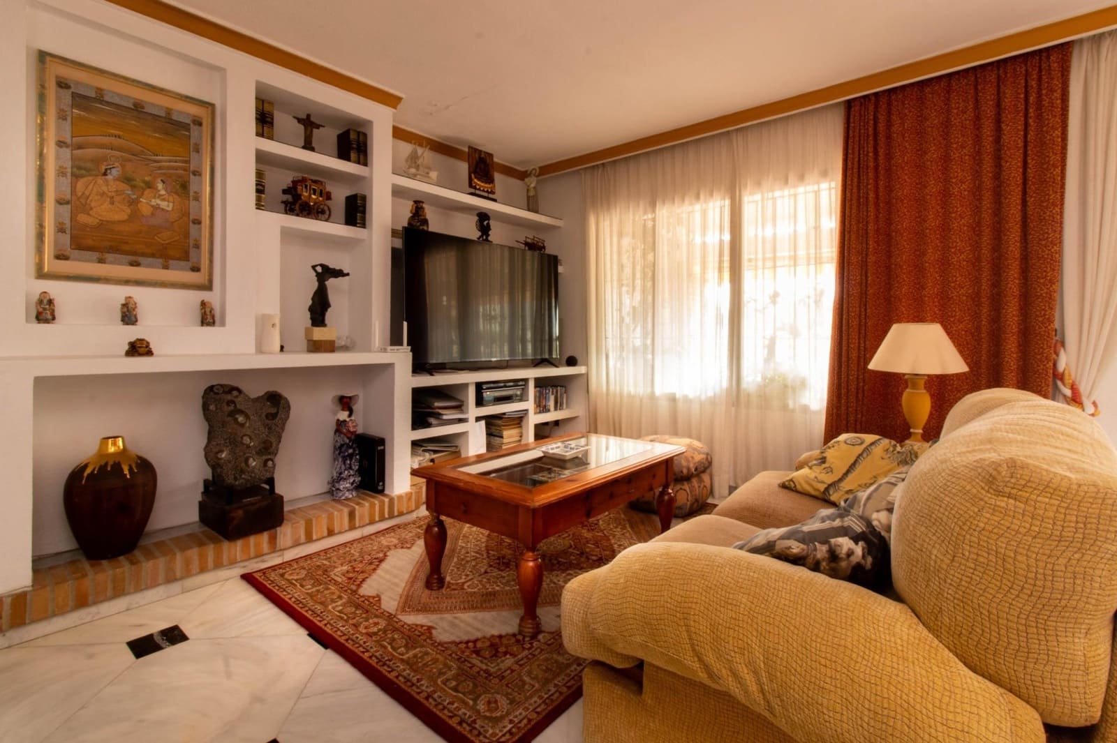 4 bedroom Semi-detached Villa for sale in Marbella with pool - € 921,643 (Ref: 9571133)