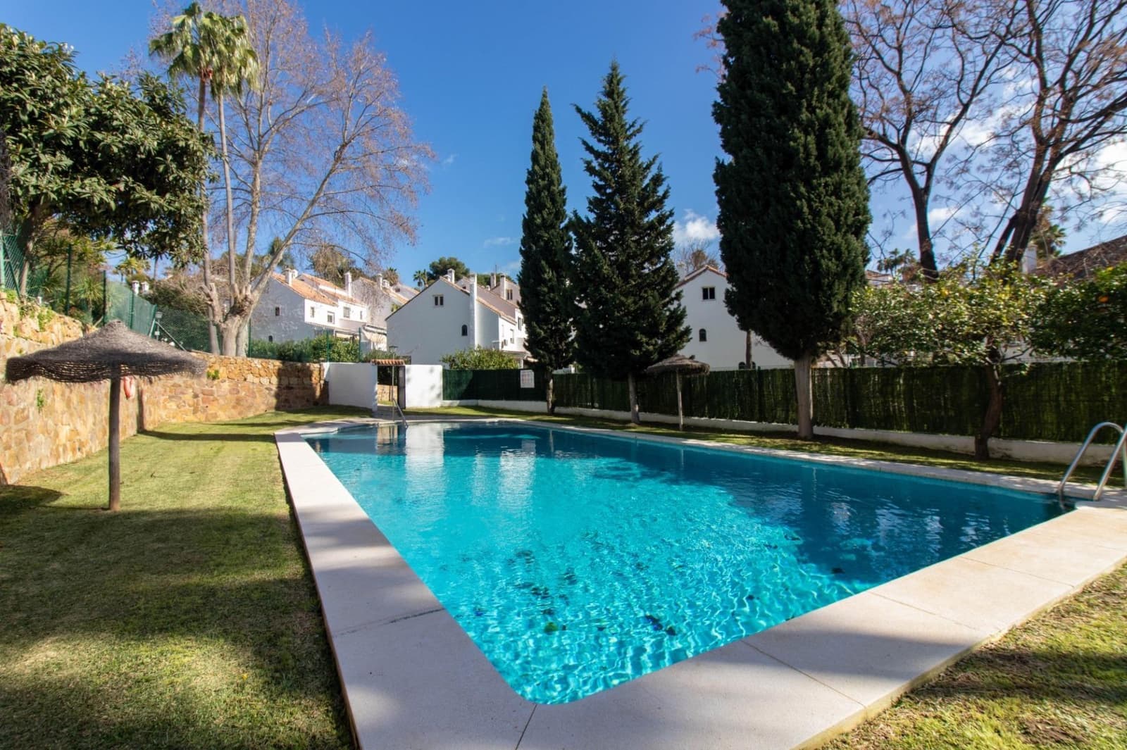 4 bedroom Semi-detached Villa for sale in Marbella with pool - € 921,643 (Ref: 9571133)