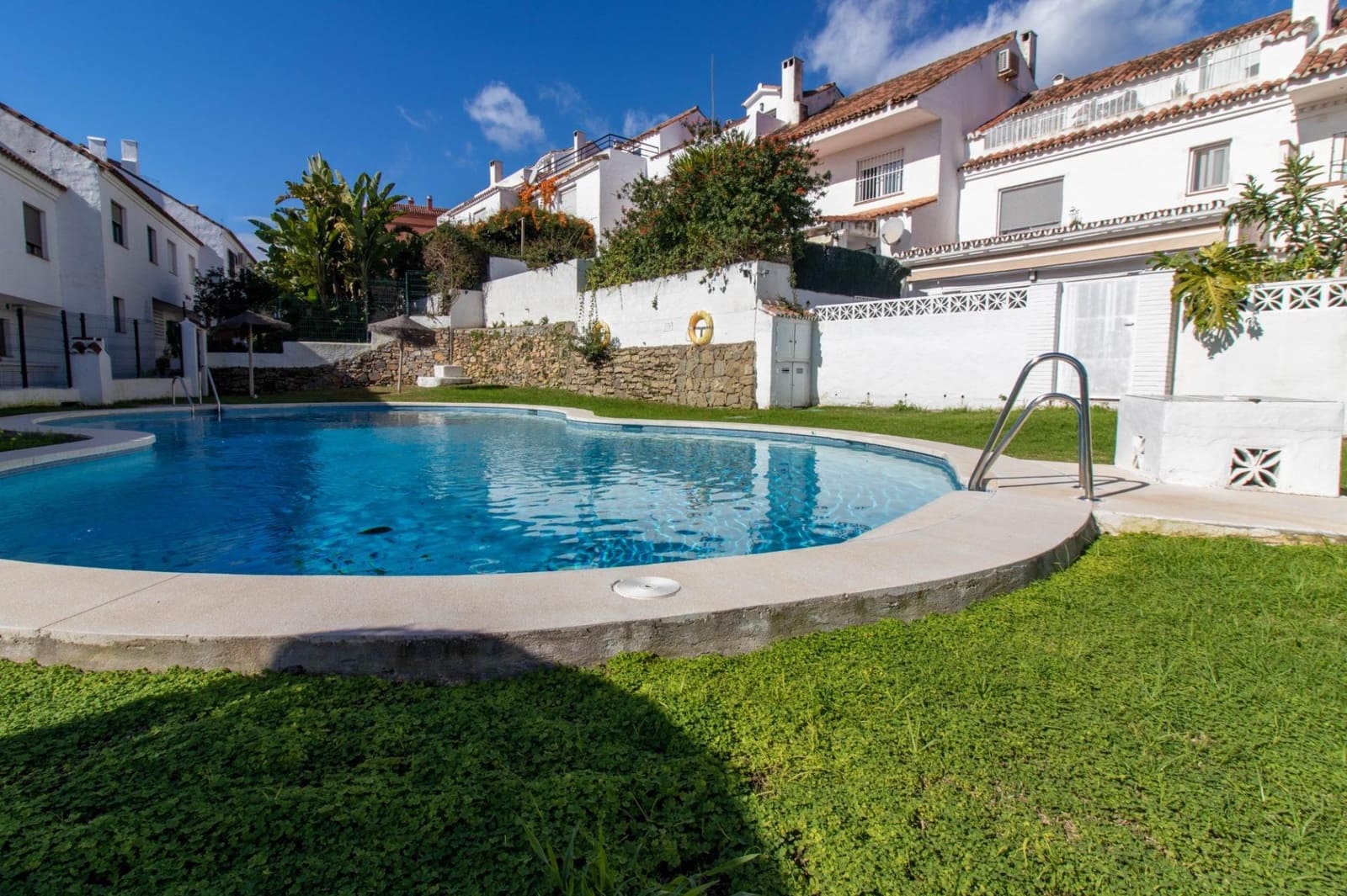4 bedroom Semi-detached Villa for sale in Marbella with pool - € 921,643 (Ref: 9571133)