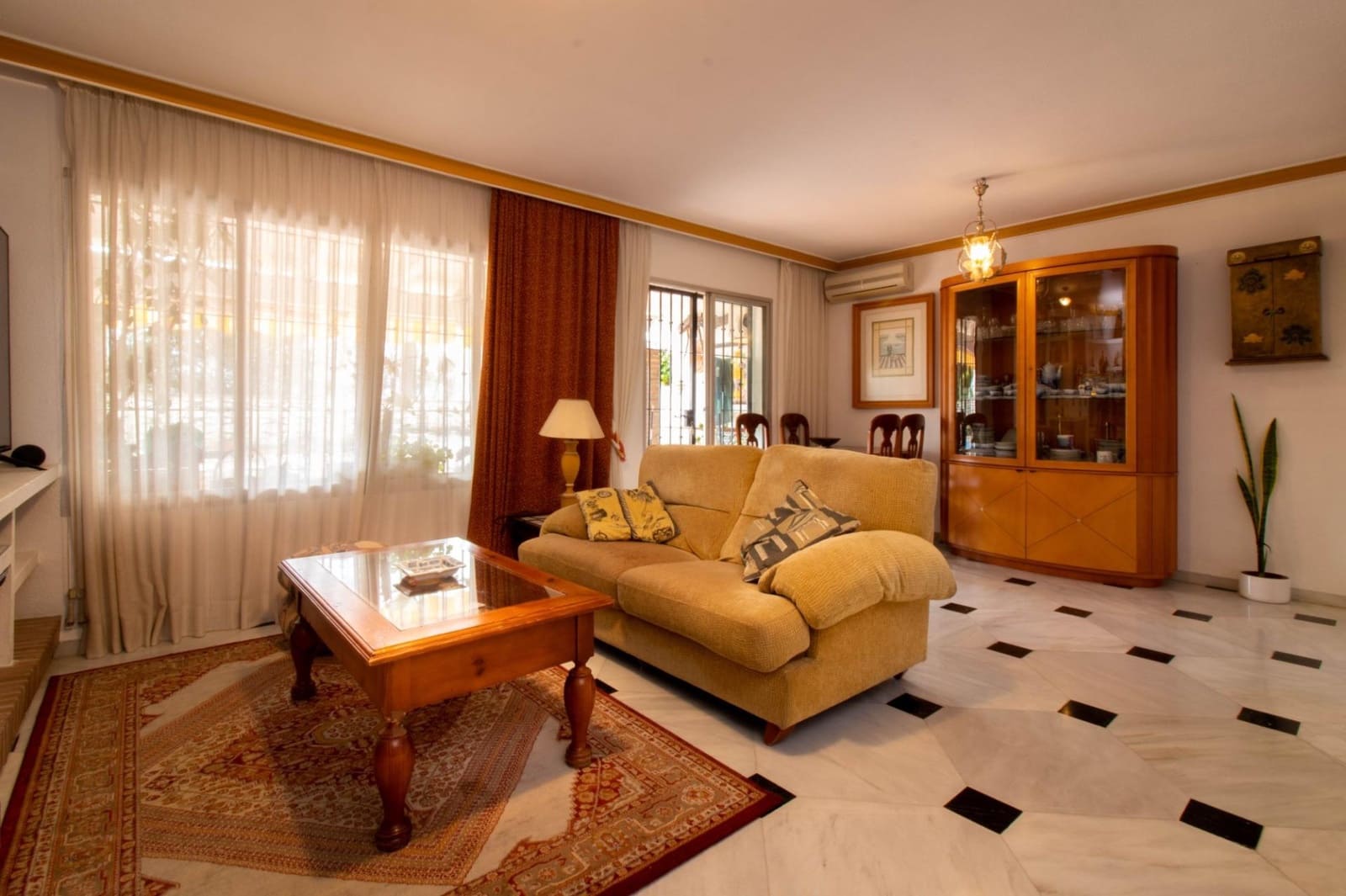 4 bedroom Semi-detached Villa for sale in Marbella with pool - € 921,643 (Ref: 9571133)