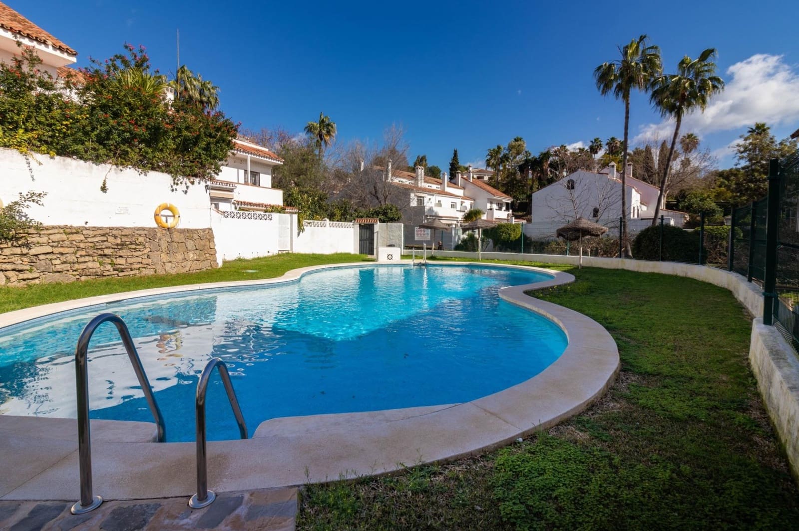 4 bedroom Semi-detached Villa for sale in Marbella with pool - € 921,643 (Ref: 9571133)