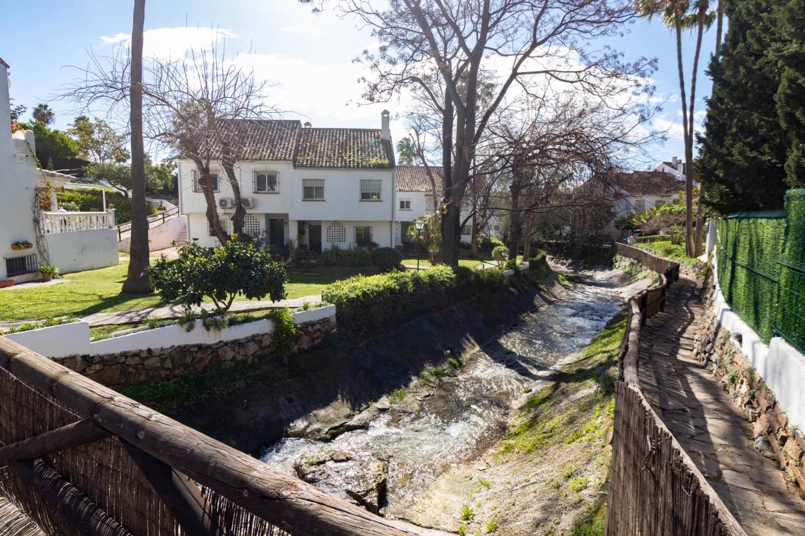 4 bedroom Semi-detached Villa for sale in Marbella with pool - € 921,643 (Ref: 9571133)