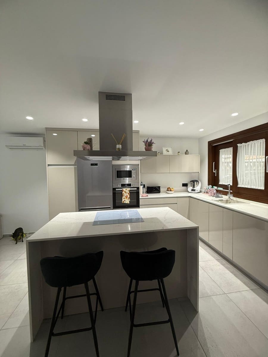 4 bedroom Terraced Villa for sale in Marbella - € 699,930 (Ref: 9625518)