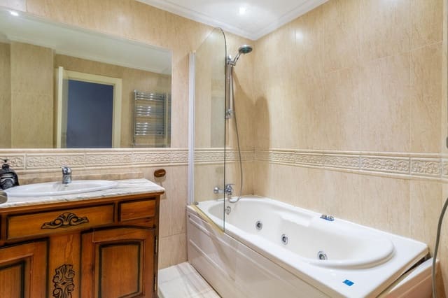 Chalet de 3 habitaciones en Torremolinos en venta con piscina garaje - 830.459 € (Ref: 9639483)