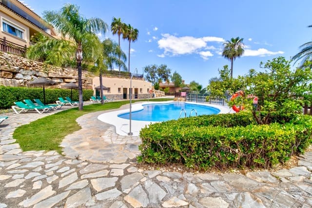 Apartamento de 2 habitaciones en La Mairena, Ojen en venta con piscina garaje - 339.927 € (Ref: 9839230)