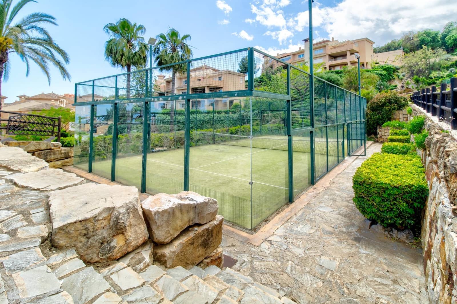 2 Zimmer Apartment zu verkaufen in La Mairena mit Pool Garage - 339.000 € (Ref: 9839230)