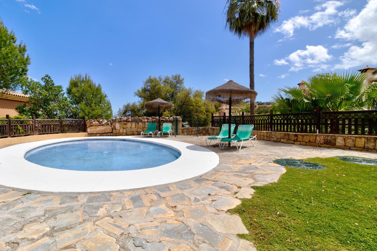 2 Zimmer Apartment zu verkaufen in La Mairena mit Pool Garage - 339.000 € (Ref: 9839230)