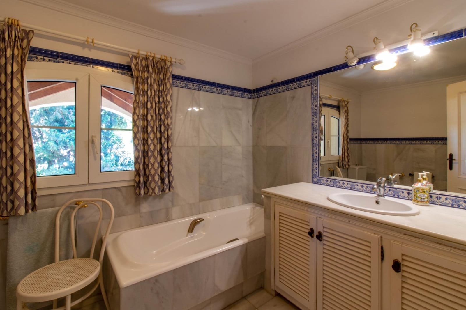 4 slaapkamer Villa te koop in Golden Mile met zwembad - € 3.175.000 (Ref: 9922277)