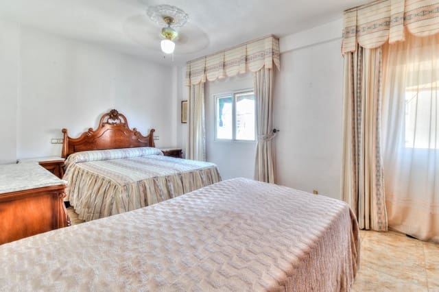 2 bedroom Flat for sale in La Luz, Málaga city - € 249,900 (Ref: 9942504)