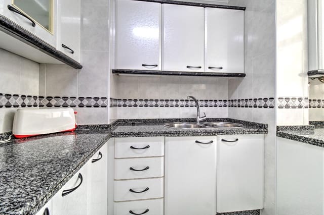 2 bedroom Flat for sale in La Luz, Málaga city - € 249,900 (Ref: 9942504)
