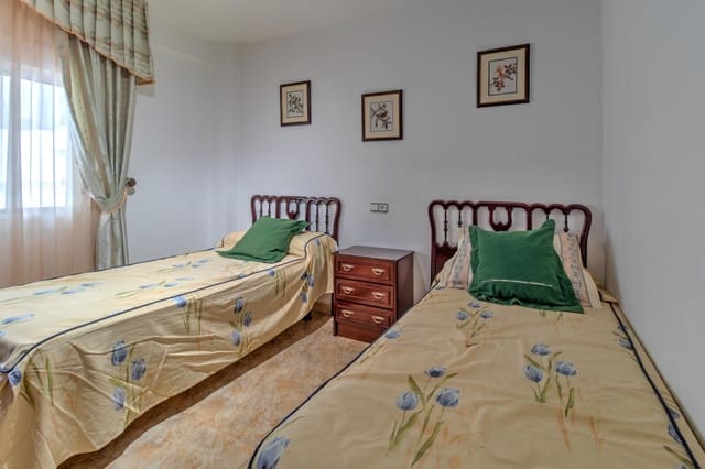 2 bedroom Flat for sale in La Luz, Málaga city - € 249,900 (Ref: 9942504)