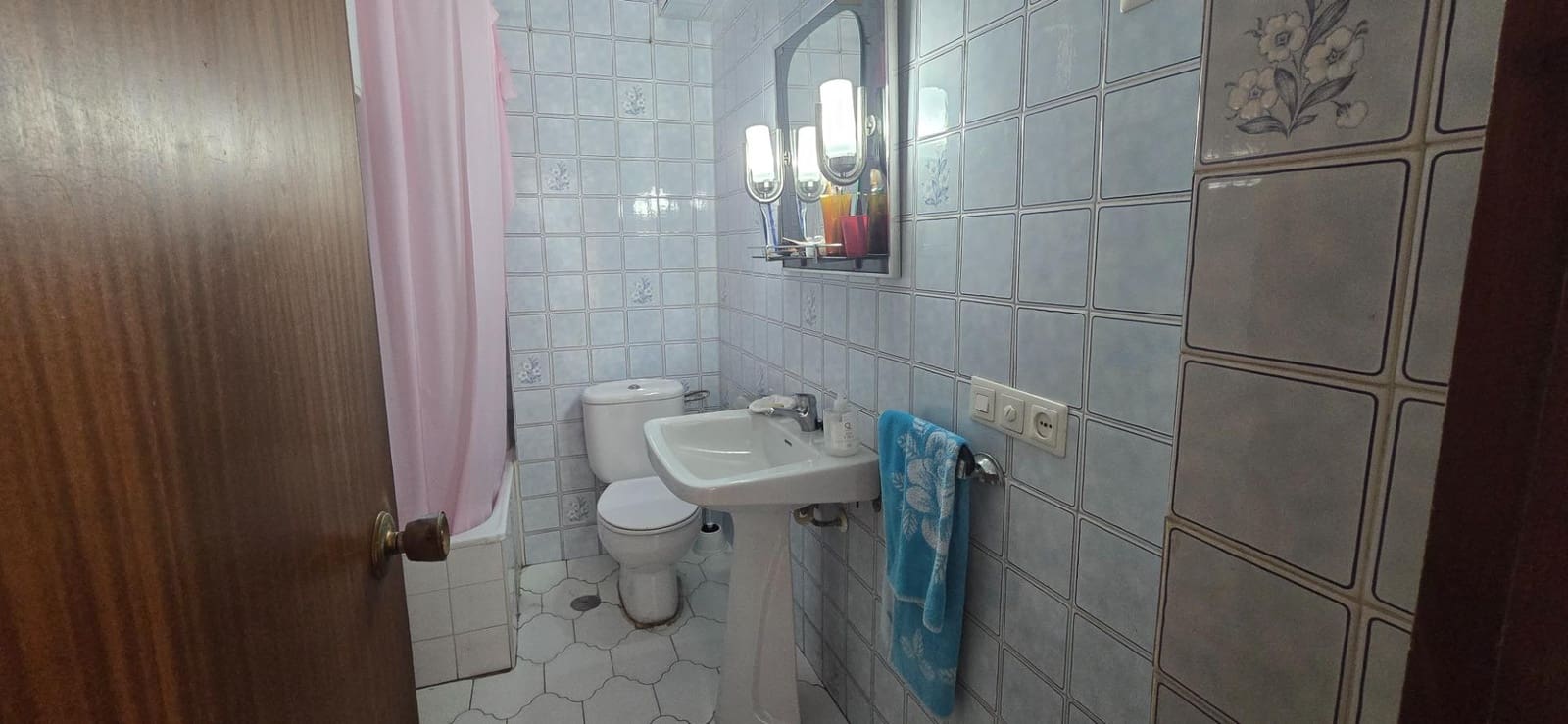 4 makuuhuone Asunto myytävänä paikassa Marbella mukana uima-altaan - 750 000 € (Ref: 9966636)