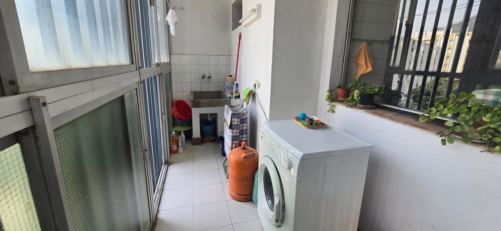 4 makuuhuone Asunto myytävänä paikassa Marbella mukana uima-altaan - 750 000 € (Ref: 9966636)