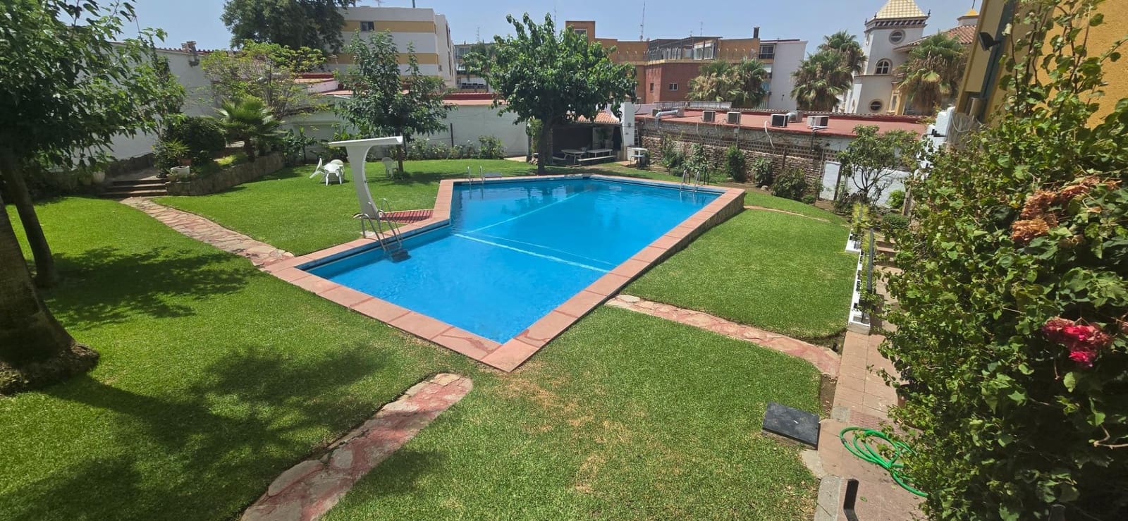 4 makuuhuone Asunto myytävänä paikassa Marbella mukana uima-altaan - 750 000 € (Ref: 9966636)