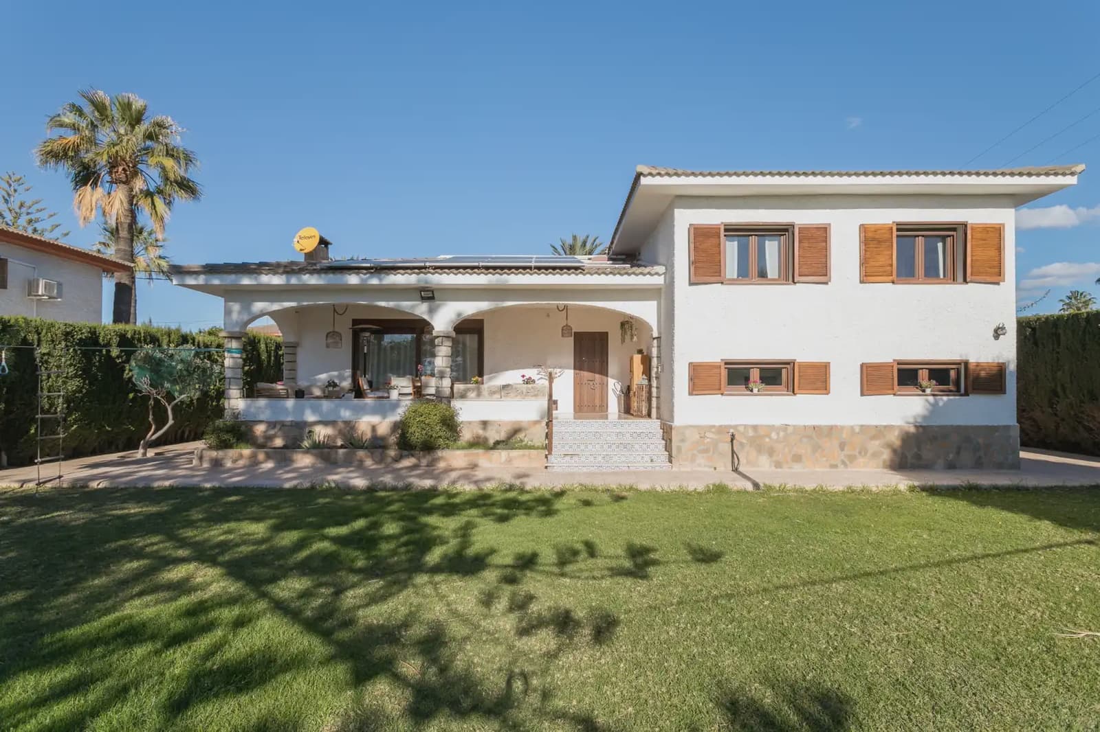 Chalet de 5 habitaciones en El Campello en alquiler con piscina garaje - 3.500 € (Ref: 10002391)