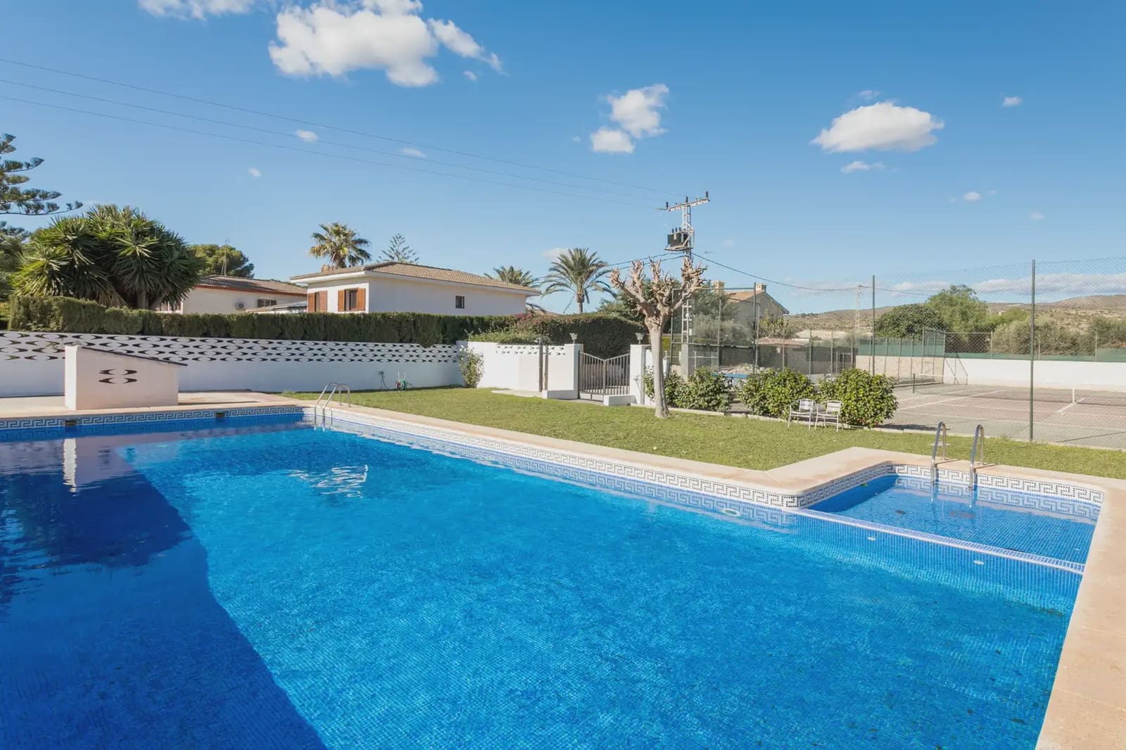 Chalet de 5 habitaciones en El Campello en alquiler con piscina garaje - 3.500 € (Ref: 10002391)
