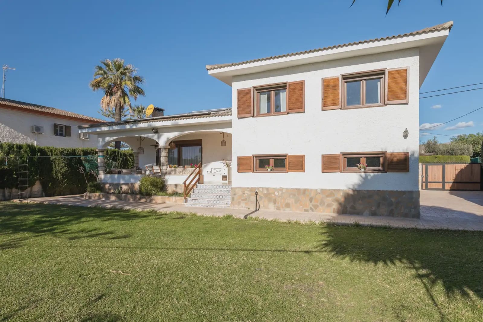 Chalet de 5 habitaciones en El Campello en alquiler con piscina garaje - 3.500 € (Ref: 10002391)
