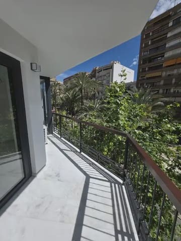 3 soveværelse Lejlighed til salg i Ensanche - Diputacion, Alicante by - € 1.300.000 (Ref: 10008051)