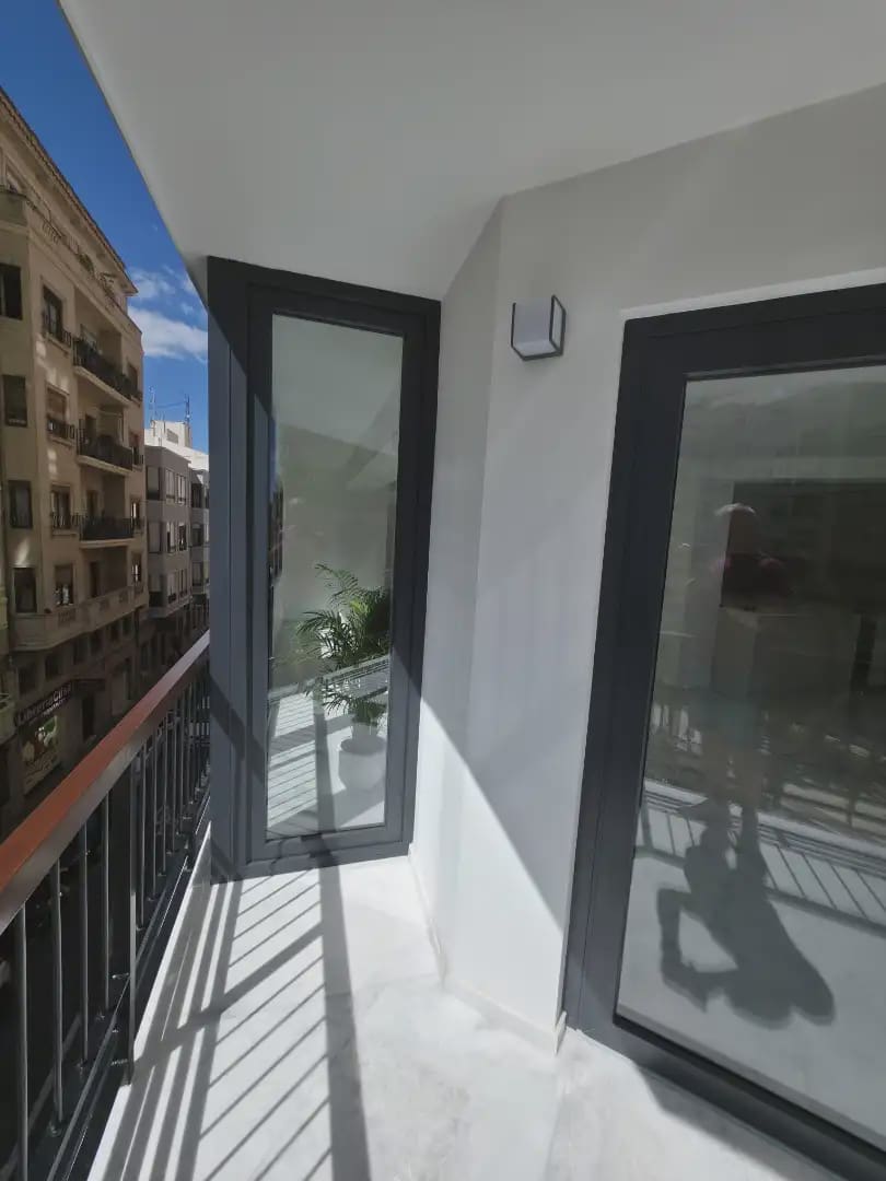 3 soveværelse Lejlighed til salg i Alicante by - € 1.300.000 (Ref: 10008051)