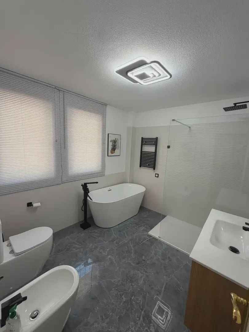Bungalow de 4 habitaciones en Alicante / Alacant ciudad en venta con piscina garaje - 1.150.000 € (Ref: 10008052)