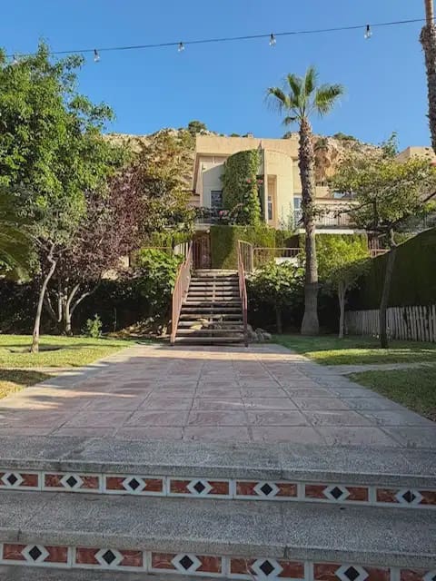 Bungalow de 4 habitaciones en Alicante / Alacant ciudad en venta con piscina garaje - 1.150.000 € (Ref: 10008052)