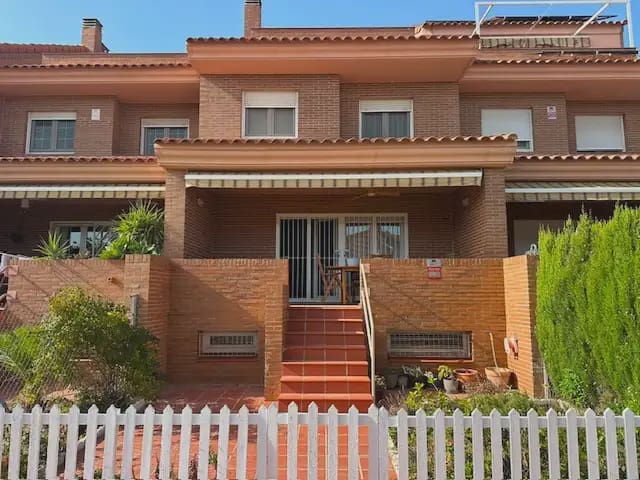 4 makuuhuone Omakotitalo vuokrattavana paikassa Norte, Alicante kaupunki mukana uima-altaan 
autotalli - 2 300 € (Ref: 10036270)