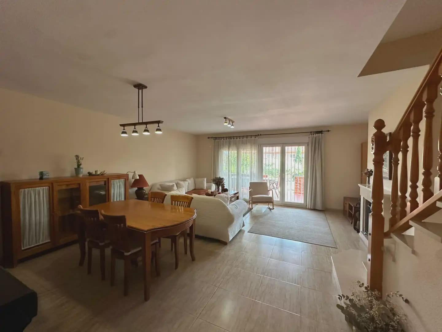 4 soveværelse Byhus til leje i Alicante by med swimmingpool garage - € 2.300 (Ref: 10036270)