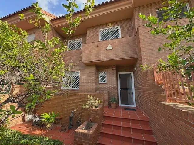 4 soveværelse Byhus til leje i Alicante by med swimmingpool garage - € 2.300 (Ref: 10036270)