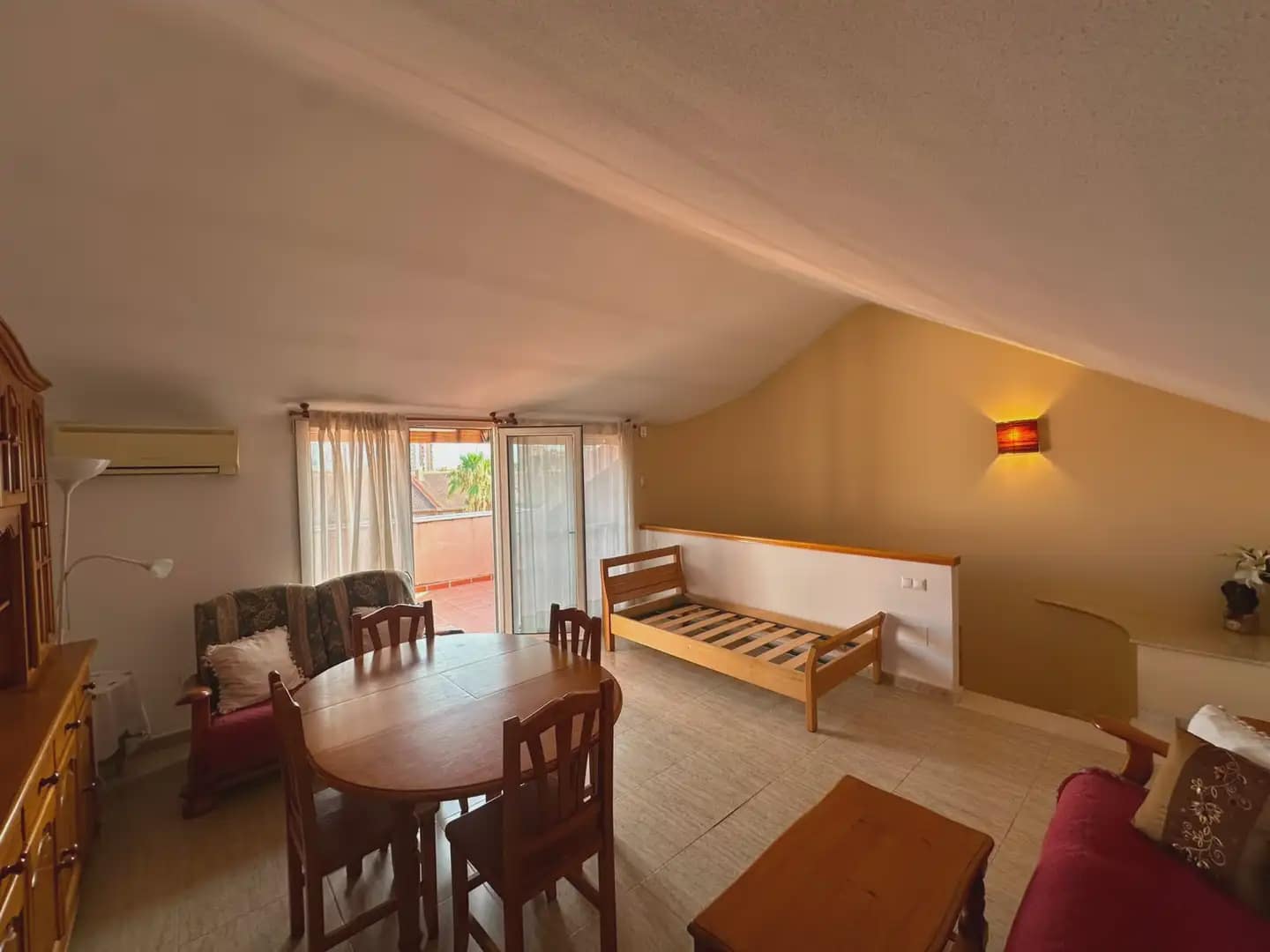 4 soveværelse Byhus til leje i Alicante by med swimmingpool garage - € 2.300 (Ref: 10036270)