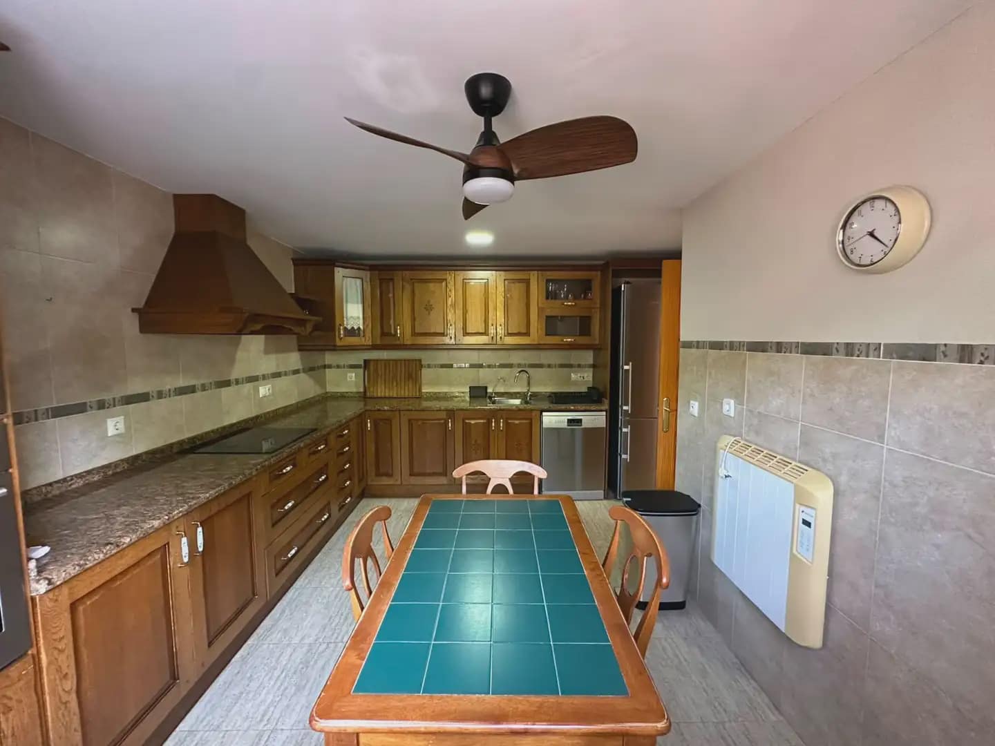 4 soveværelse Byhus til leje i Alicante by med swimmingpool garage - € 2.300 (Ref: 10036270)
