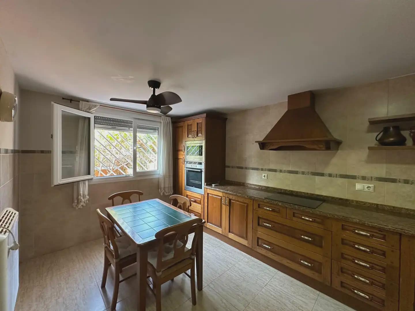 4 soveværelse Byhus til leje i Alicante by med swimmingpool garage - € 2.300 (Ref: 10036270)
