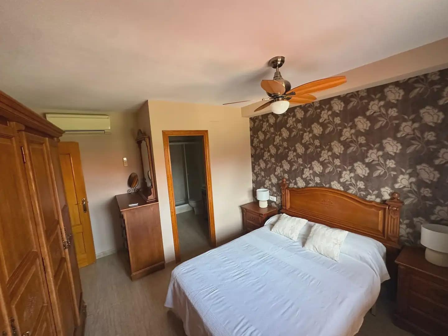 4 soveværelse Byhus til leje i Alicante by med swimmingpool garage - € 2.300 (Ref: 10036270)