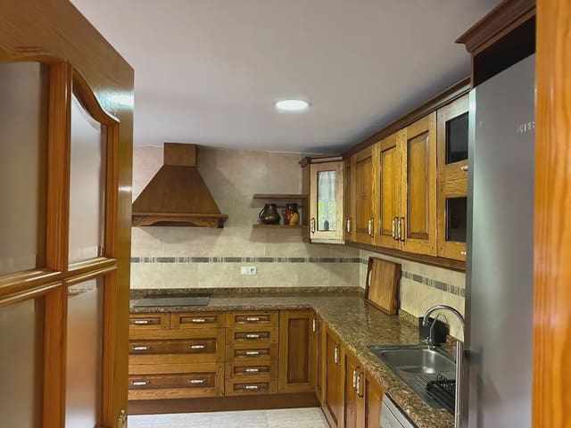 4 makuuhuone Omakotitalo vuokrattavana paikassa Norte, Alicante kaupunki mukana uima-altaan 
autotalli - 2 300 € (Ref: 10036270)