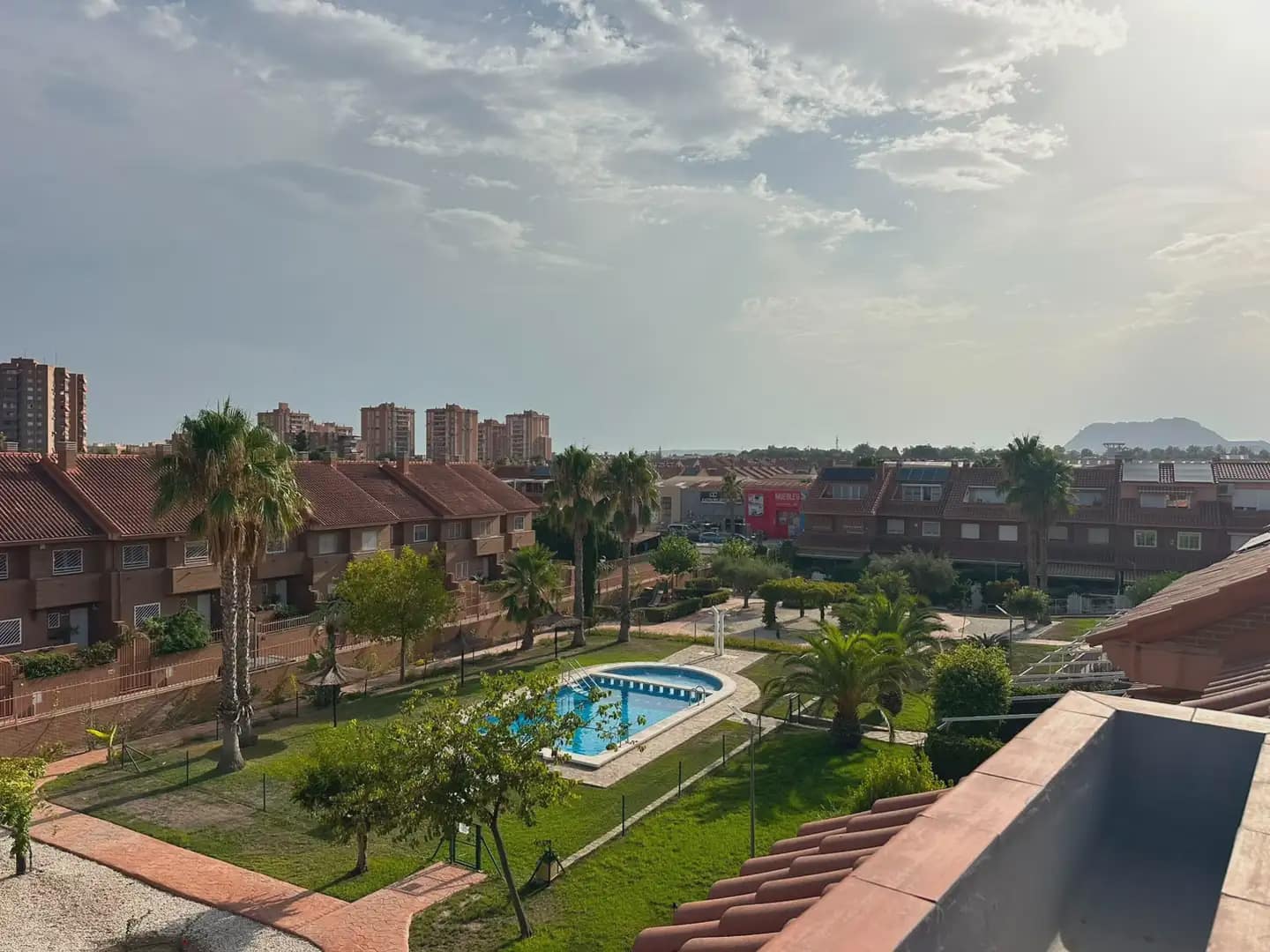 4 soveværelse Byhus til leje i Alicante by med swimmingpool garage - € 2.300 (Ref: 10036270)